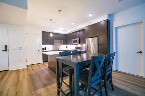 Multiple Hollywood Apartments Hub, Los Angeles (photo 4)