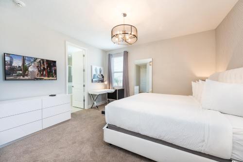 Gorgeous Home with Loft Area & Themed Rooms near Disney - 7687F - image 11