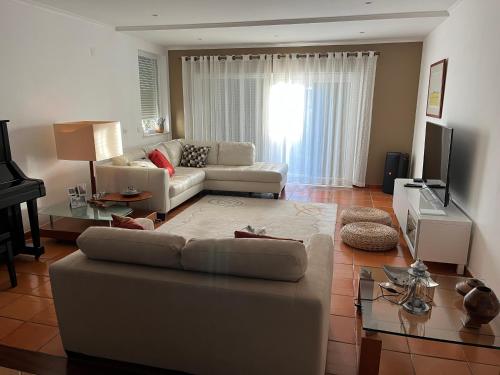 Vivenda espaçosa com jardim e churrasqueira gîte à louer Carrascal