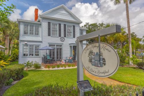 The Margaret Suite at The Abbey House a B&B in Daytona Beach in เดย์โตนา บีช ซิตี เซนเตอร์