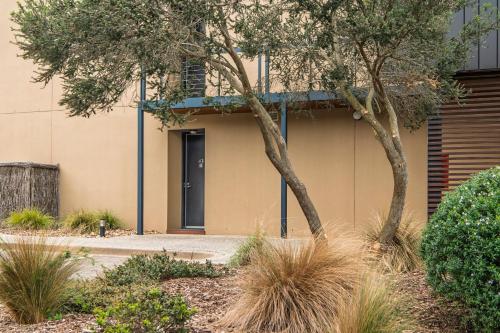 Exterior view, 1BR Apartment 43 sleeps 5,Golf,Beach,Hot Springs in Fingal