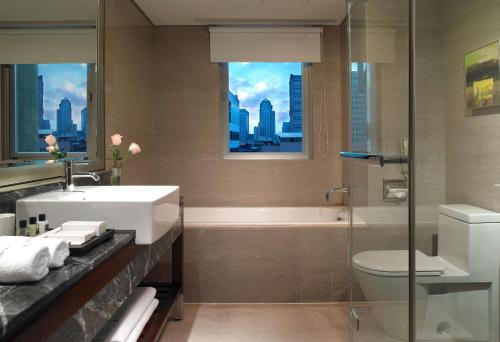 room detail thumbnail 2