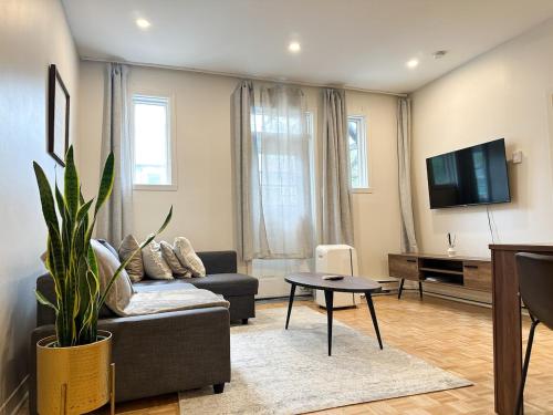 Lovely One-Bedroom in Vibrant Plateau Mont-Royal