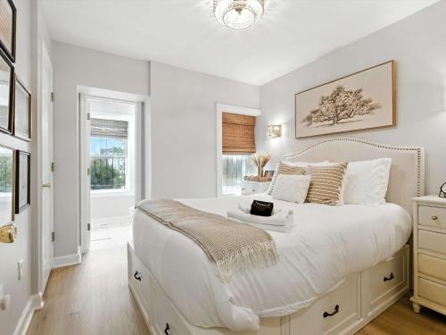 Capitol Hill Retreat Modern 2BR - Private Patio near แคปปิตัล