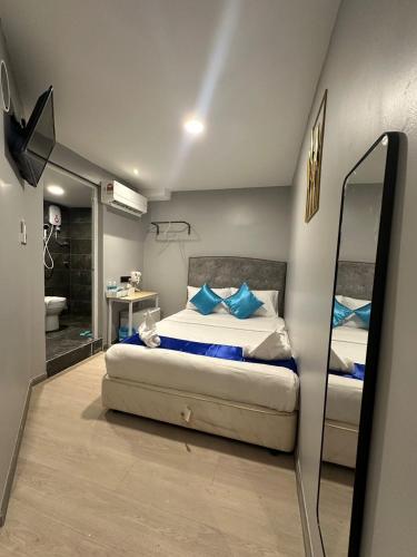 SS GREY INN Bb - image 2