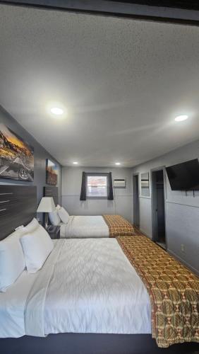 Travelers Inn - image 10