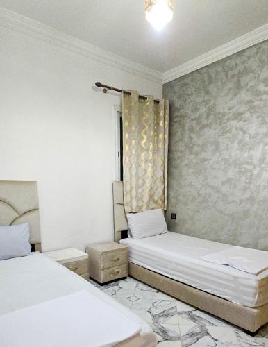 2 bedrooms, 5 beds