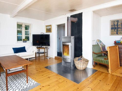 Comoditats, Lakeside Holiday Home with Forest in Ry