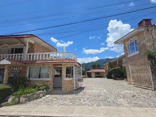 Hotel Paradise Inn