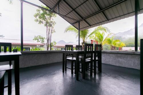 Khaosok River Stone Resort & Camp