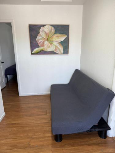 Flowers Apt 5 Min Walk to Downtown - Free Parking, Las Vegas (photo 7)