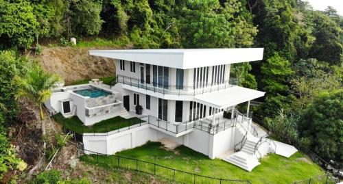 Beautiful 4BR home with Infinity Pool, jacuzzi & firepit – khách sạn tại Playa Hermosa