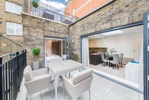 Mayfair's Luxurious Gem with Terrace, London (photo 7)