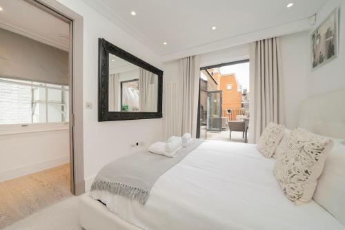 Mayfair's Luxurious Gem with Terrace, London (photo 11)