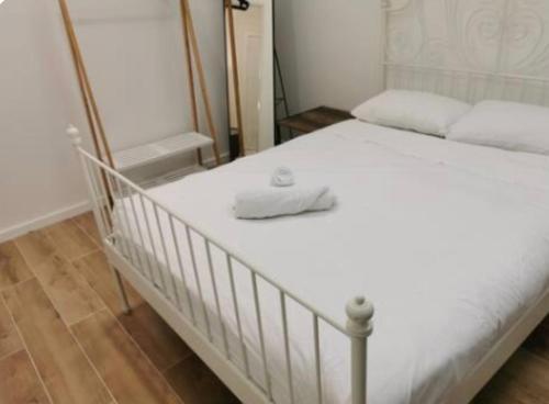 2bd 2bth Modern House close 2Train&Westfield near Leonora Close Park