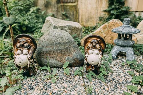 T304Japanese Garden Villa near Historic Town Max of 8 people