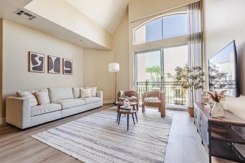 2BD Marina Condo Near Venice Beach, Pool & Free Parking