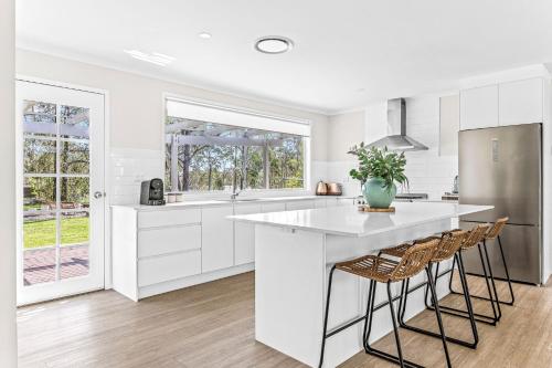 Home among the Gum Trees" - 10 mins to Vincentia in Worrowing Heights