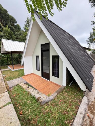 Villa Adendri Riverhills 2 near Curug Ciherang