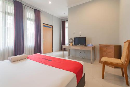 RedDoorz @ Sersan Bajuri Room Type - Deluxe Double Room
