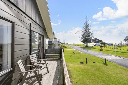 Reserve View Retreat - Waihi Beach Holiday Home