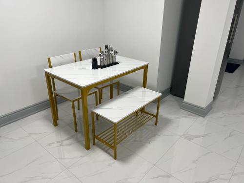 Modern 1-Bedroom Plus DenApartment in Markham with Free Parking