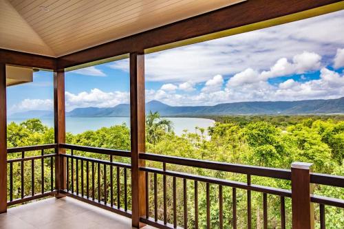 Bangalow - Best View in Port Douglas - image 4