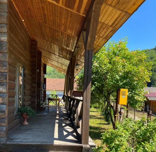 Erkély/terasz, Заворіття in Sheshory