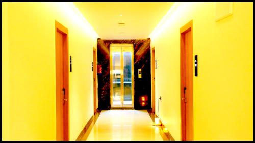 SEA BEACH HOTEL - Fully Air Conditioned - RO-BE-INN - PURI - Near Shree Jagannath Temple - Golden Be in Baliapanda