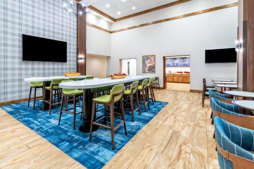 Hampton Inn & Suites Silverthorne - image 9