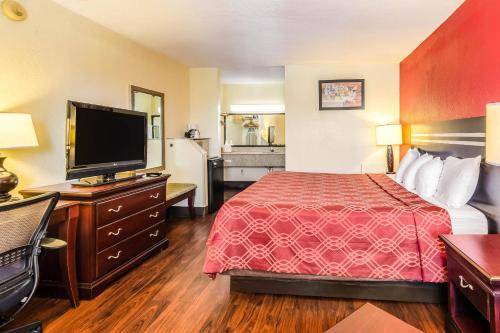 Econo Lodge Christiansburg-Blacksburg I-81 - image 9