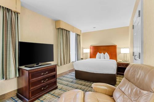 MainStay Suites Airport - image 10