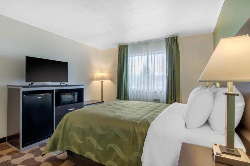 Quality Inn - image 7