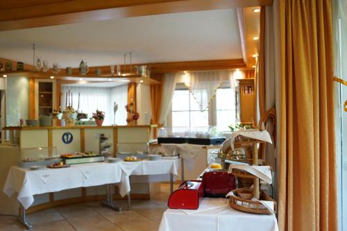 餐飲選擇, 蘭派斯波斯特委酒店 (Hotel-Landpension Postwirt) in 基爾興西滕巴赫