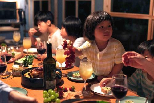 KIZUKI 子供の記憶にいつまでも思い出が残る場所 虫も天気も気にせず屋内bbq 遊具 大浴場