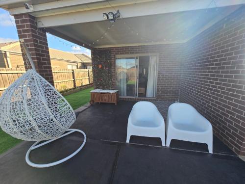 Skats, Comfy nest 4 bed room family house in Melton South