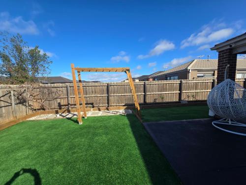 Skats, Comfy nest 4 bed room family house in Melton South