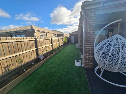 Skats, Comfy nest 4 bed room family house in Melton South