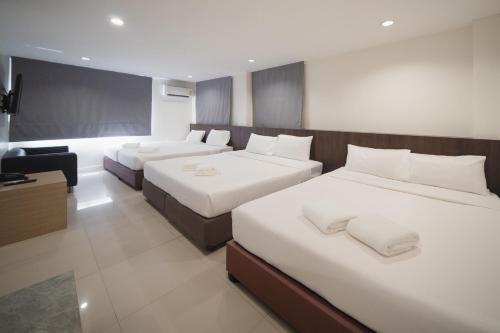 6 twin beds