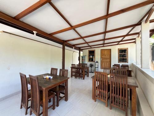 Restorāns, Bara Cabana Hotel in Tanete