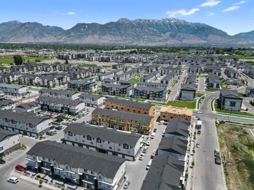 Family-Friendly 3-Story Home Sleeps 8 in American Fork