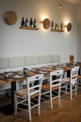 Restaurant, Auberge de la fontaine aux loups in Saint-Sulpice-le-Dunois