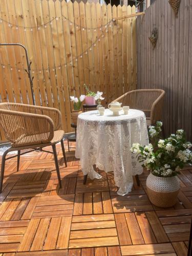 Shanghai Hills&Well-time Scandi Loft with Terrace Near Line2 Jing'an Temple, Shanghai (foto 7)