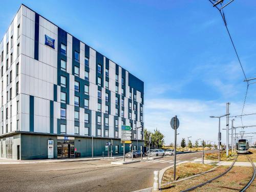 ibis budget Paris Coeur d'Orly Airport near Le Cheval d'Or