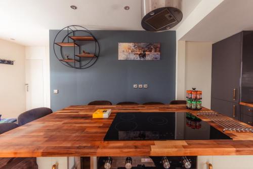 Luxury Seaview Cottage with hot tub 3 in Карбост