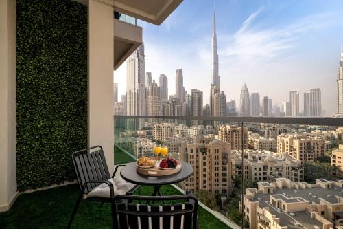 Elegant 3-Bedroom Apartment - Panoramic Burj Khalifa and Downtown Views, Dubái