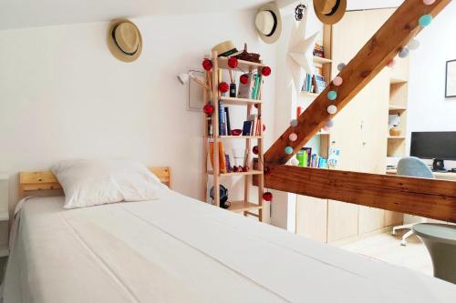 Bright and warm apartment in Bordeaux in ラ バスティッド