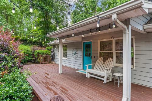 Iekārtas, Lakefront with Dock and Hot Tub in Westminster (SC)