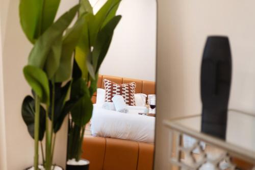 SkyHigh 4BR Penthouse Marina Views & Game Lounge Pool Table PS5, Дубай (фото 3)