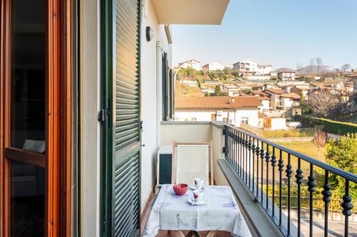 ระเบียง/ชานเรือน, 5' from Lake Iseo, Your Oasis of Peace in ปาราติโก